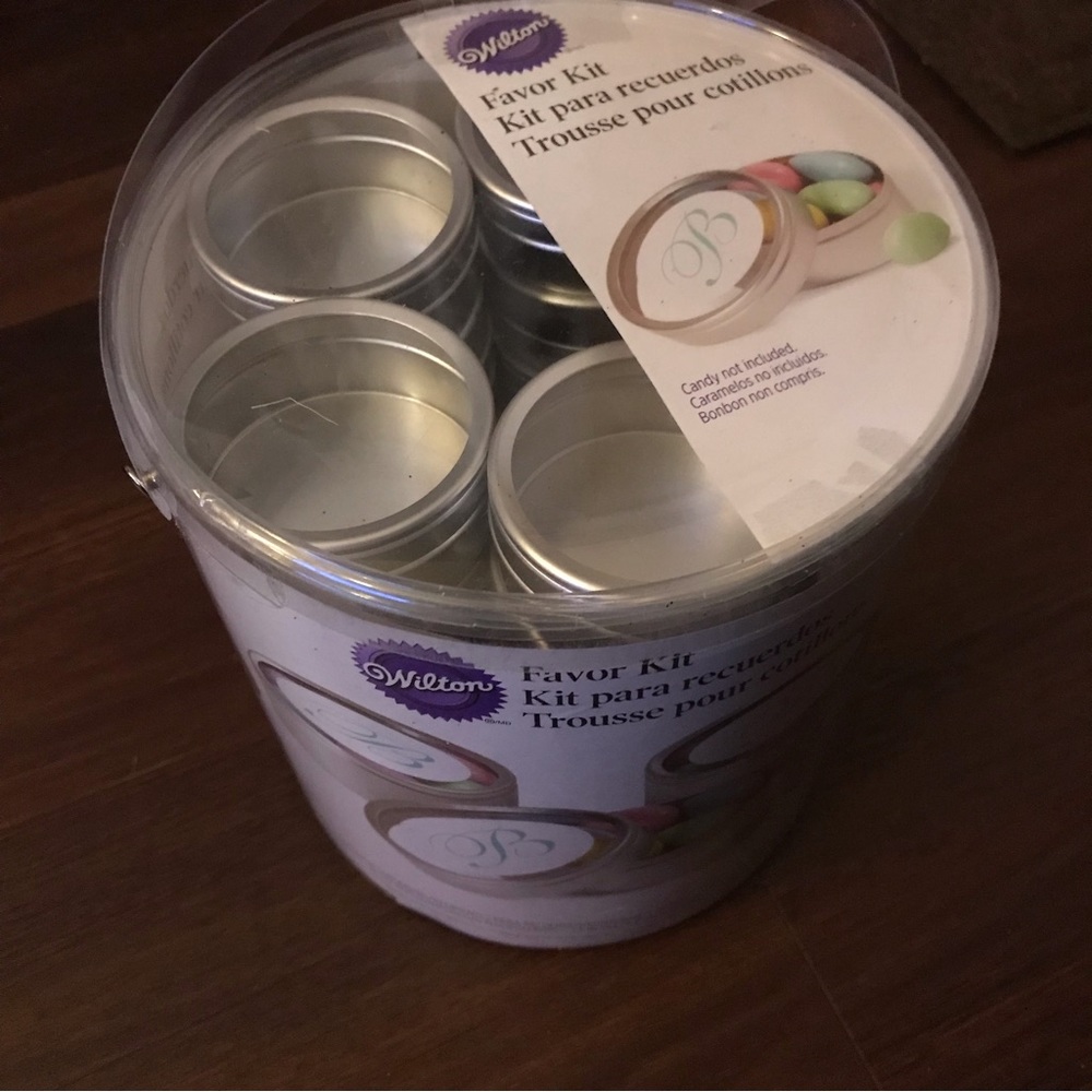 Wilton 30 Count Kavor Kit Tins With Lids Factory Sealed NIP